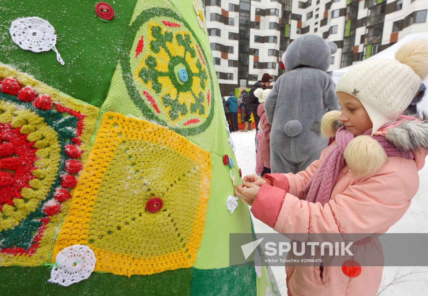 Street knitting workshop in Minsk
