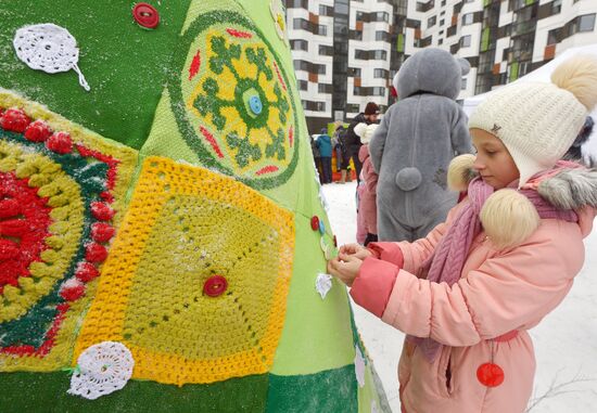 Street knitting workshop in Minsk