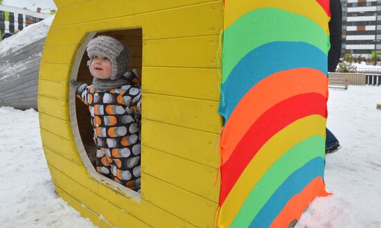 Street knitting workshop in Minsk