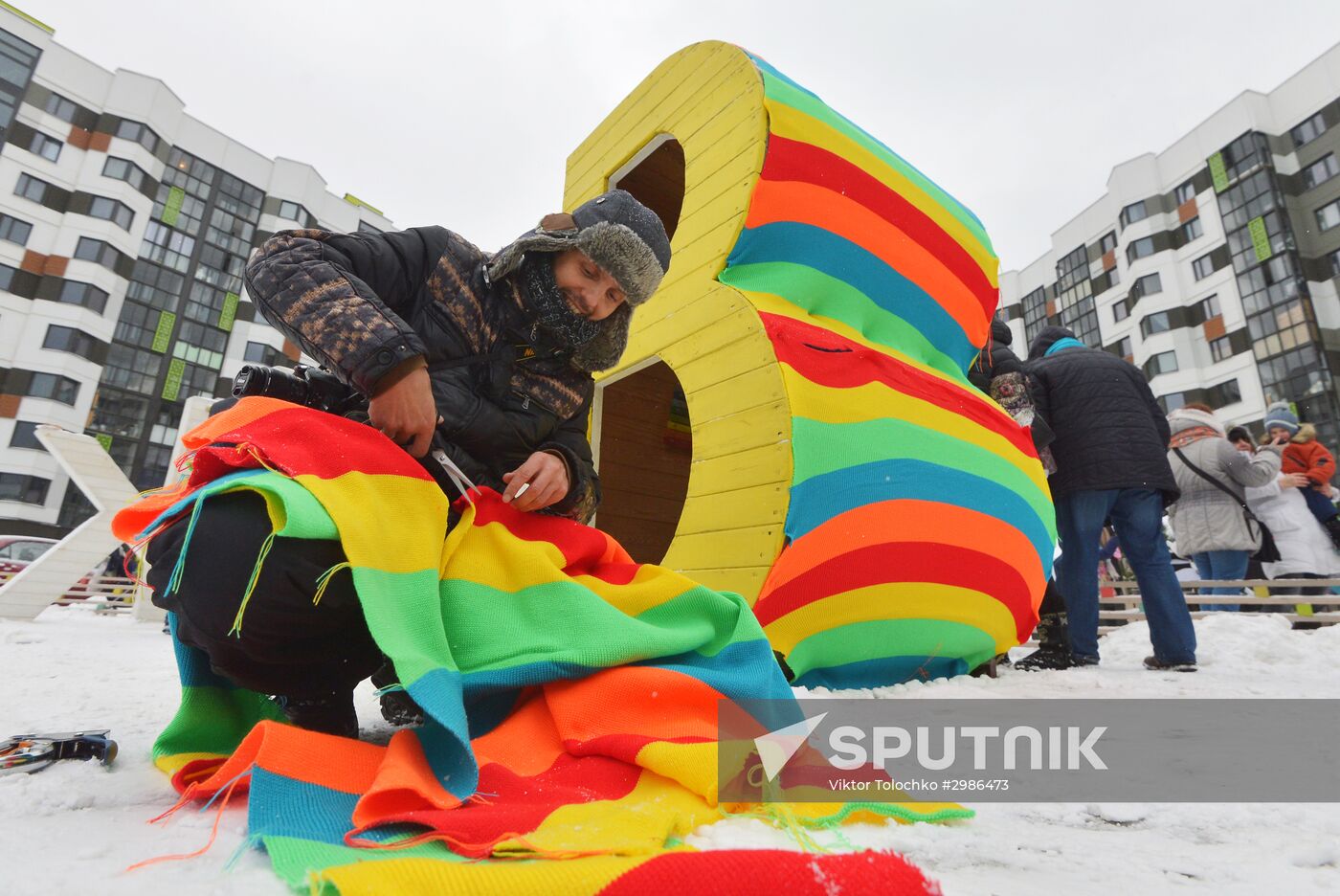 Street knitting workshop in Minsk