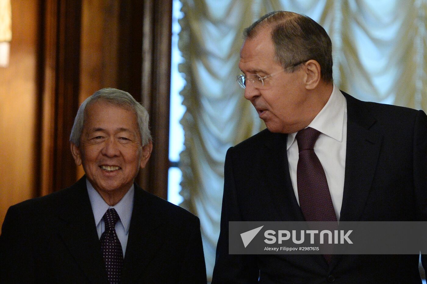 Russian Foreign Minister Sergei Lavrov and his Philippine counterpart Perfecto Yasay meet in Moscow