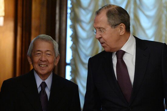 Russian Foreign Minister Sergei Lavrov and his Philippine counterpart Perfecto Yasay meet in Moscow