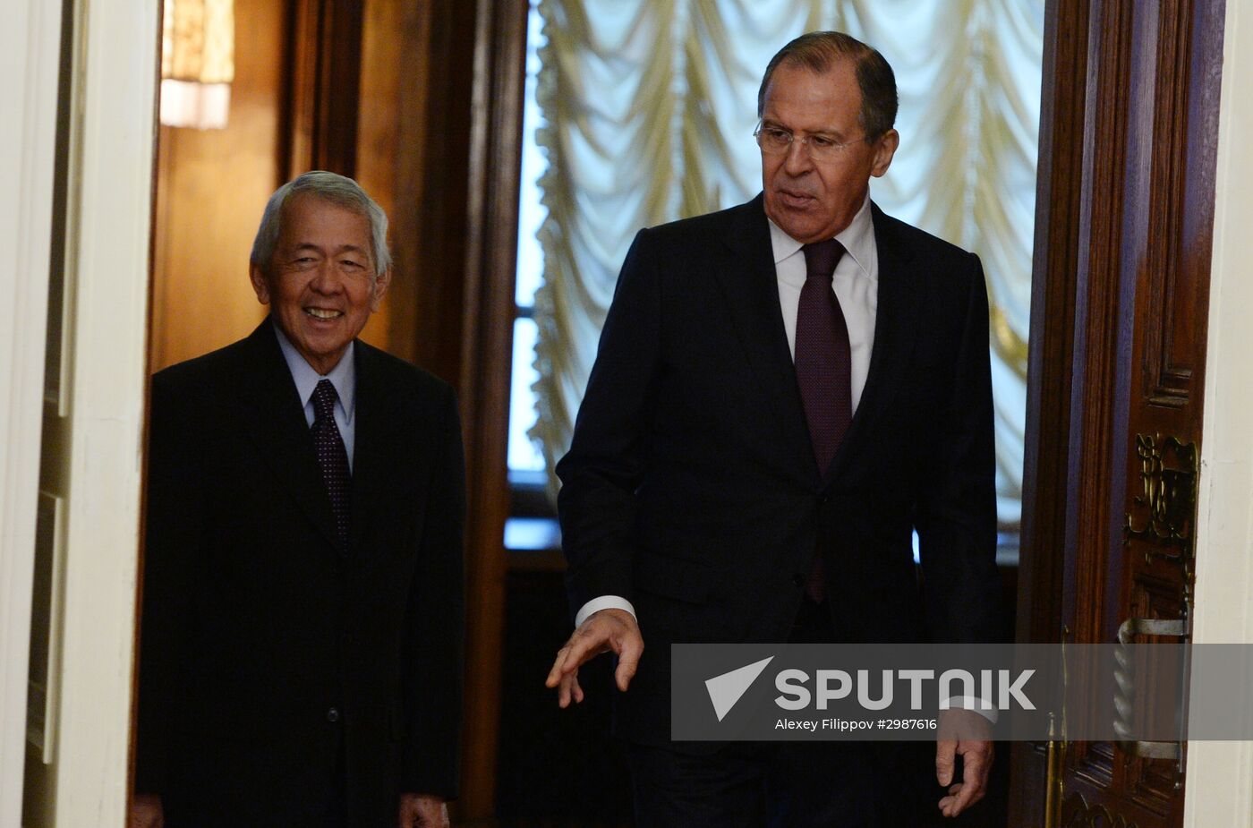 Russian Foreign Minister Sergei Lavrov and his Philippine counterpart Perfecto Yasay meet in Moscow