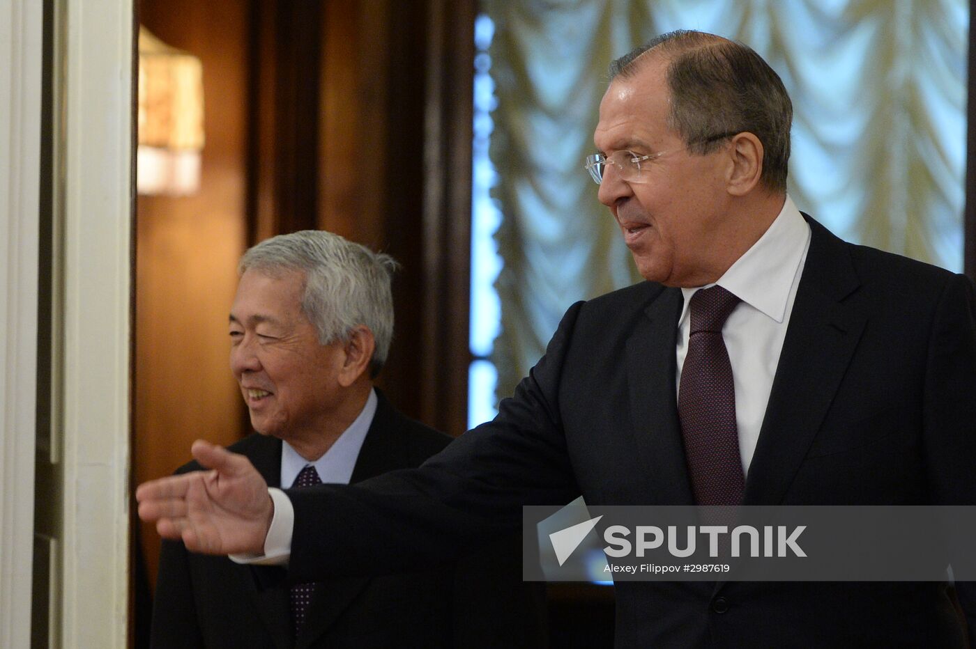 Russian Foreign Minister Sergei Lavrov and his Philippine counterpart Perfecto Yasay meet in Moscow