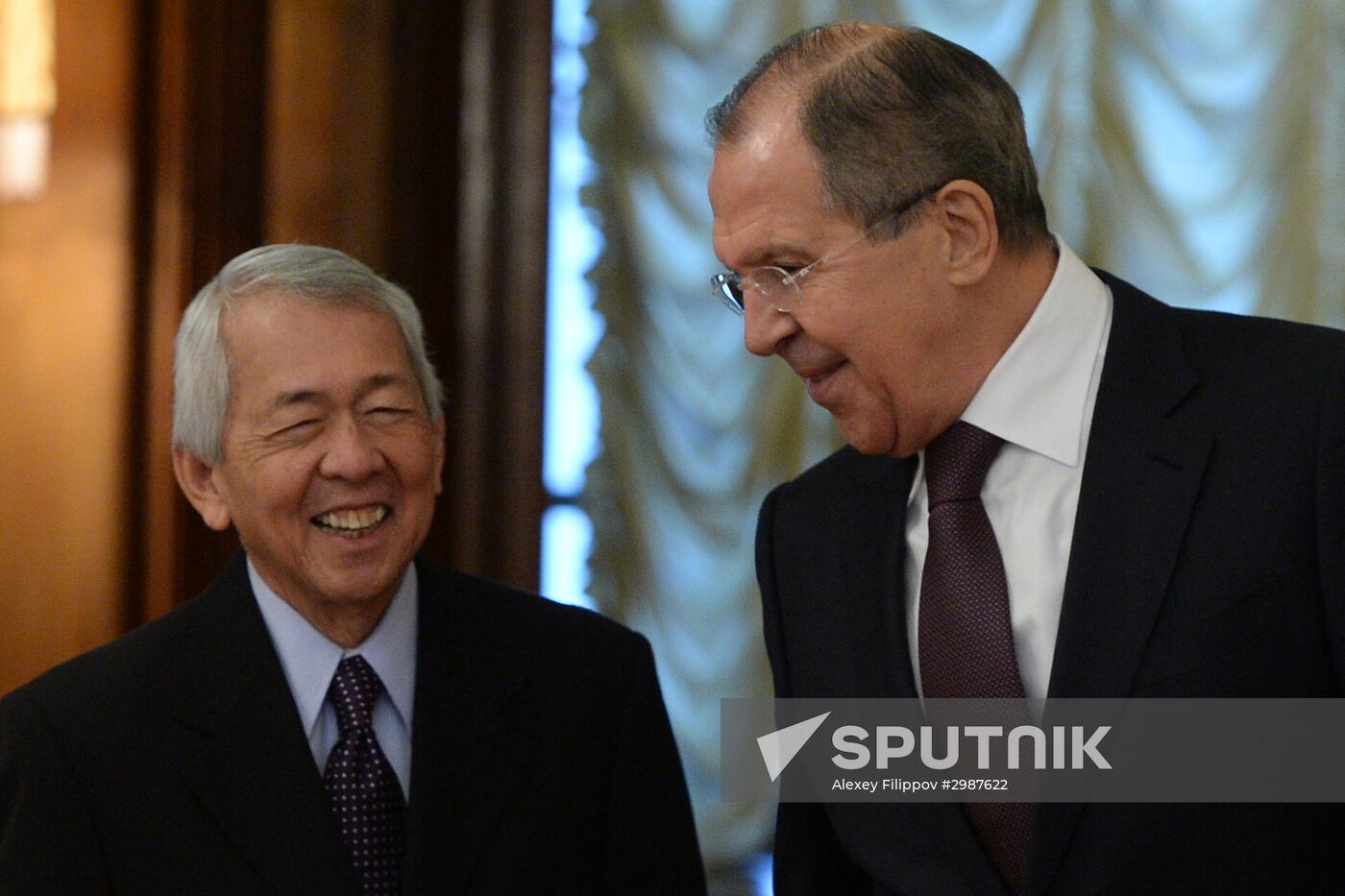 Russian Foreign Minister Sergei Lavrov and his Philippine counterpart Perfecto Yasay meet in Moscow