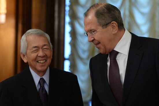 Russian Foreign Minister Sergei Lavrov and his Philippine counterpart Perfecto Yasay meet in Moscow
