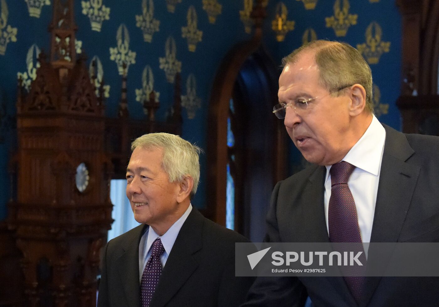 Russian Foreign Minister Sergei Lavrov and his Philippine counterpart Perfecto Yasay meet in Moscow