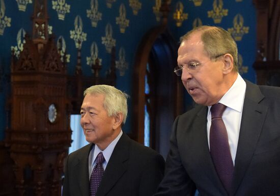 Russian Foreign Minister Sergei Lavrov and his Philippine counterpart Perfecto Yasay meet in Moscow