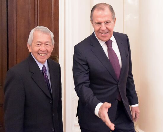 Russian Foreign Minister Sergei Lavrov and his Philippine counterpart Perfecto Yasay meet in Moscow