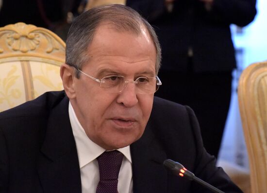 Russian Foreign Minister Sergei Lavrov and his Philippine counterpart Perfecto Yasay meet in Moscow