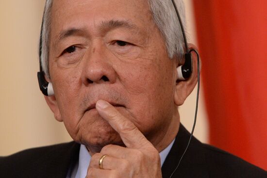 Russian Foreign Minister Sergei Lavrov and his Philippine counterpart Perfecto Yasay meet in Moscow