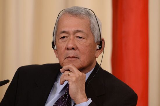 Russian Foreign Minister Sergei Lavrov and his Philippine counterpart Perfecto Yasay meet in Moscow