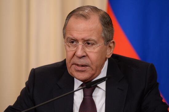 Russian Foreign Minister Sergei Lavrov and his Philippine counterpart Perfecto Yasay meet in Moscow