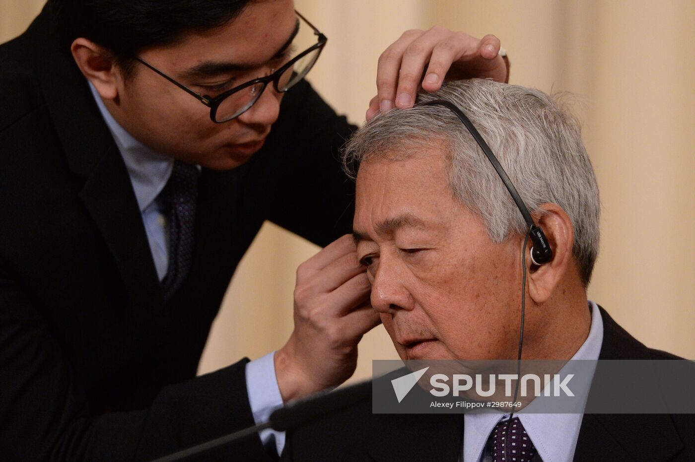 Russian Foreign Minister Sergei Lavrov and his Philippine counterpart Perfecto Yasay meet in Moscow
