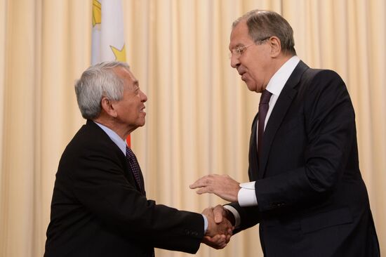 Russian Foreign Minister Sergei Lavrov and his Philippine counterpart Perfecto Yasay meet in Moscow