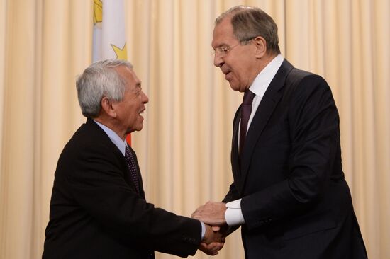 Russian Foreign Minister Sergei Lavrov and his Philippine counterpart Perfecto Yasay meet in Moscow