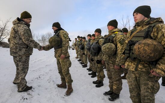 Ukrainian President Petro Poroshenko inspects strongpoint near Horlivka