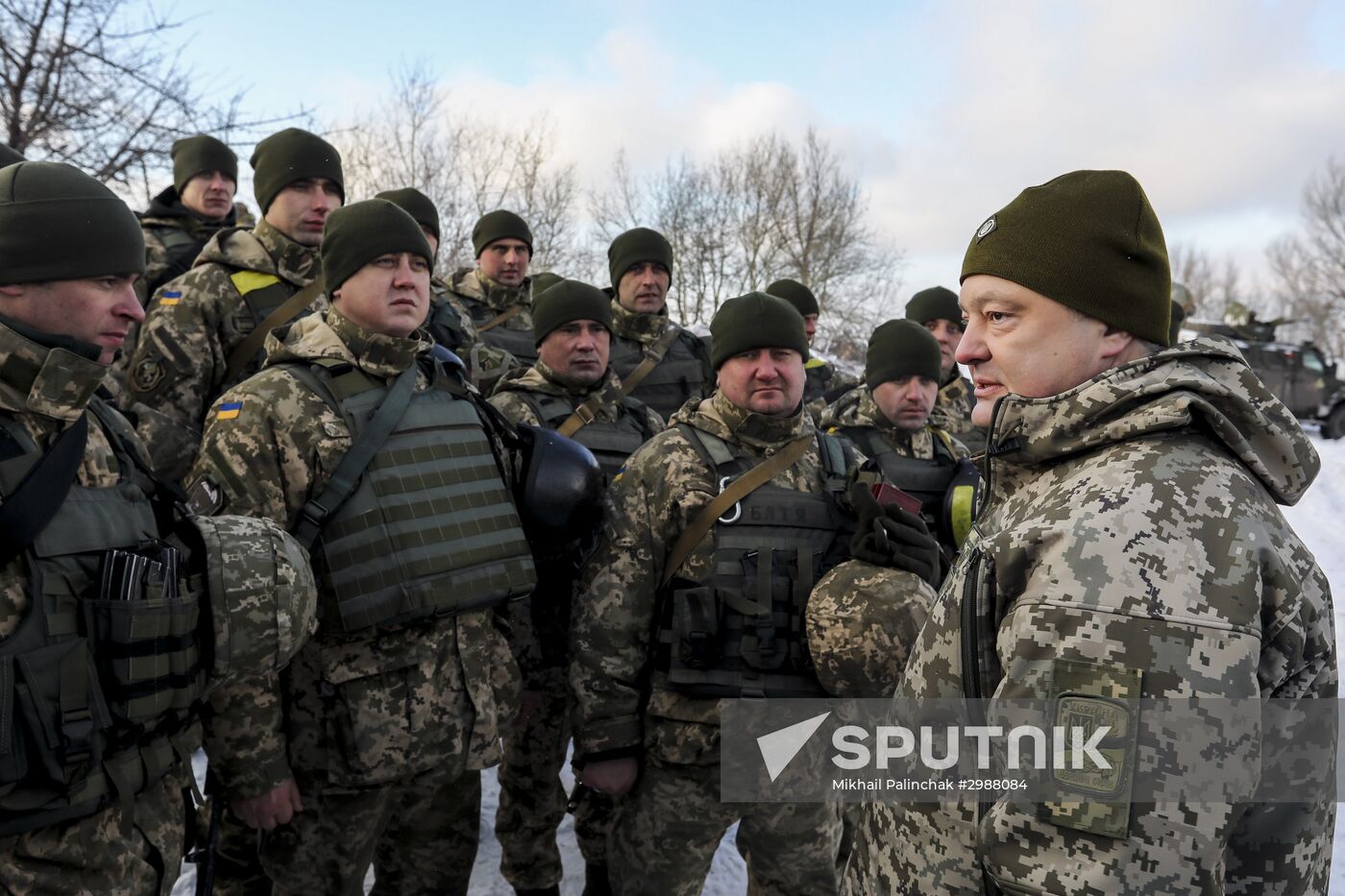 Ukrainian President Petro Poroshenko inspects strongpoint near Horlivka