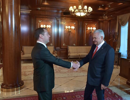 Prime Minister Medvedev meets with Turkish PM Yildirim