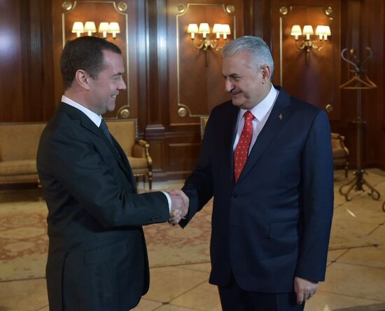 Prime Minister Medvedev meets with Turkish PM Yildirim