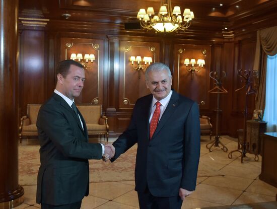 Prime Minister Medvedev meets with Turkish PM Yildirim