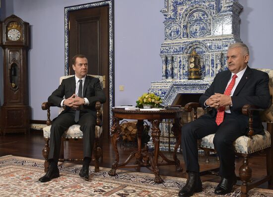 Prime Minister Medvedev meets with Turkish PM Yildirim