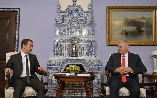 Russian Prime Minister Dmitry Medvedev meets with Turkish Prime Minister Binali Yildirim