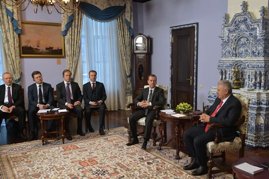 Russian Prime Minister Dmitry Medvedev meets with Turkish Prime Minister Binali Yildirim