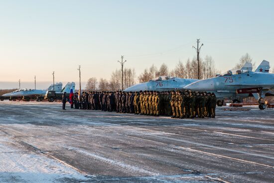 Advanced Su-35S Super-Flanker fighters arrive at base airfield in Karelia