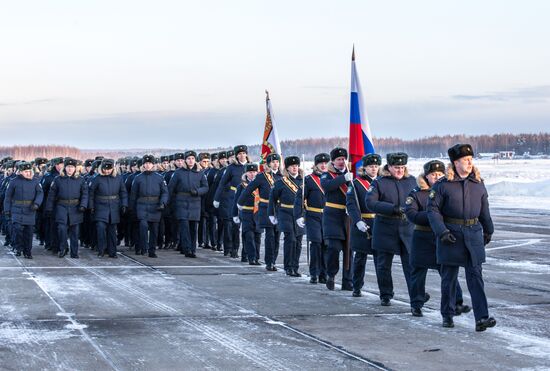 Advanced Su-35S Super-Flanker fighters arrive at base airfield in Karelia