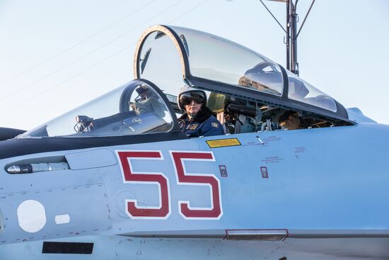 Advanced Su-35S Super-Flanker fighters arrive at base airfield in Karelia