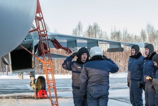 Advanced Su-35S Super-Flanker fighters arrive at base airfield in Karelia