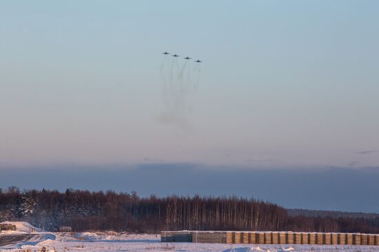 Advanced Su-35S Super-Flanker fighters arrive at base airfield in Karelia