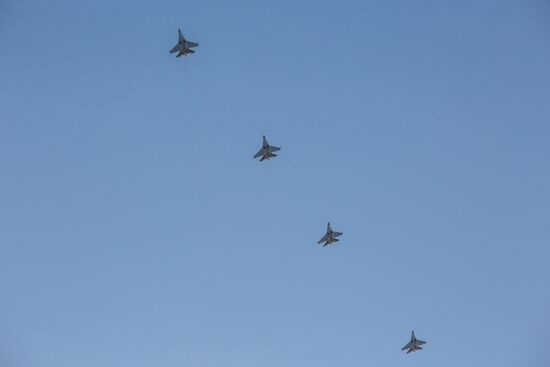 Advanced Su-35S Super-Flanker fighters arrive at base airfield in Karelia