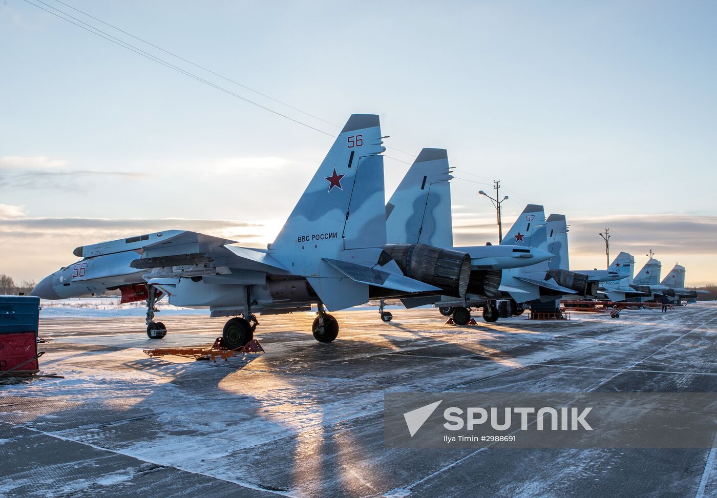 Advanced Su-35S Super-Flanker fighters arrive at base airfield in Karelia