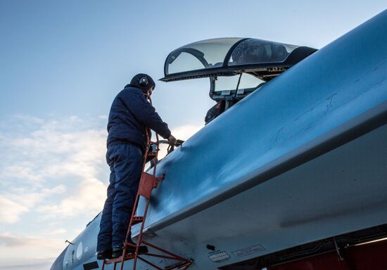 Advanced Su-35S Super-Flanker fighters arrive at base airfield in Karelia