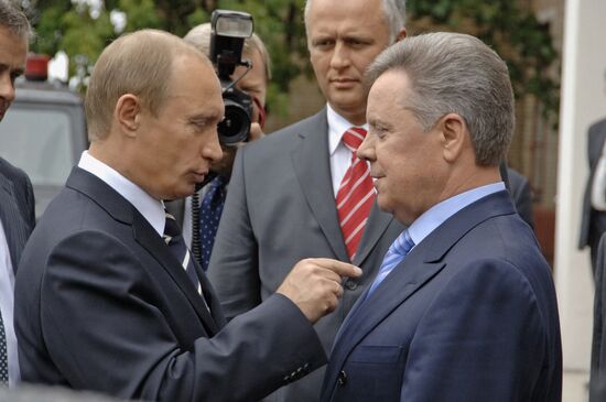 Russian President Vladimir Putin and Moscow Region Governor Boris Gromov
