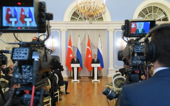 Russian Prime Minister Dmitry Medvedev meets with Turkish Prime Minister Binali Yildirim