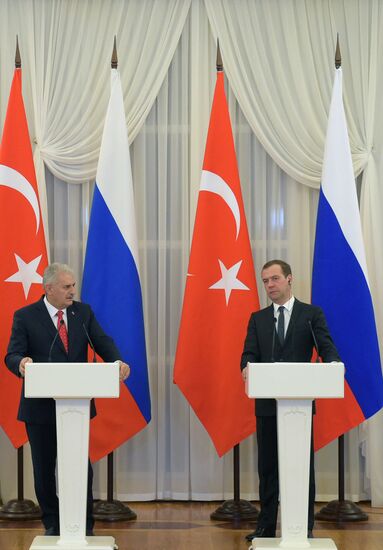 Russian Prime Minister Dmitry Medvedev meets with Turkish Prime Minister Binali Yildirim