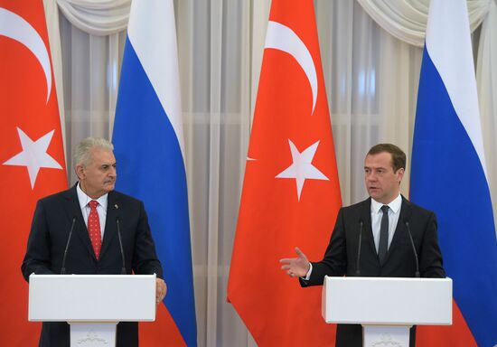 Russian Prime Minister Dmitry Medvedev meets with Turkish Prime Minister Binali Yildirim