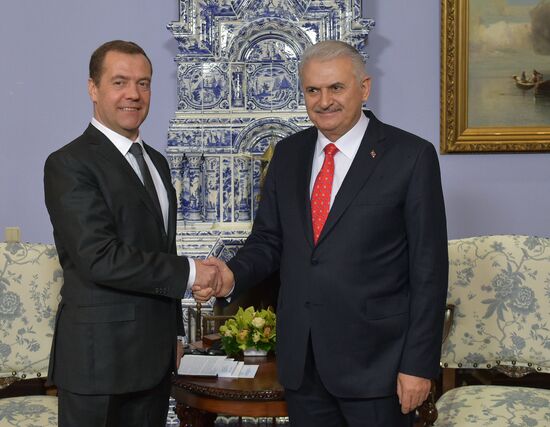 Russian Prime Minister Dmitry Medvedev meets with Turkish Prime Minister Binali Yildirim