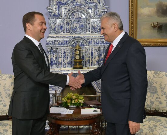 Russian Prime Minister Dmitry Medvedev meets with Turkish Prime Minister Binali Yildirim