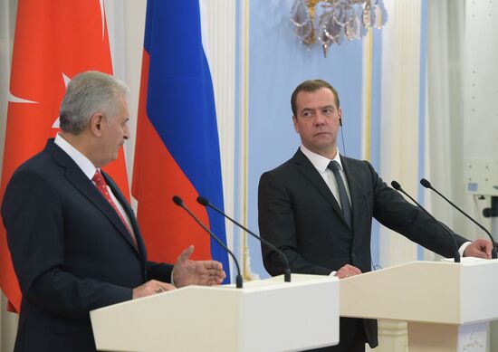 Russian Prime Minister Dmitry Medvedev meets with Turkish Prime Minister Binali Yildirim