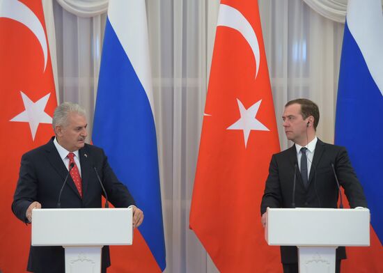 Russian Prime Minister Dmitry Medvedev meets with Turkish Prime Minister Binali Yildirim