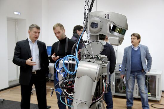 Testing FEDOR antropomorphic rescue robot