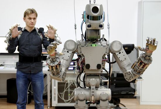 Testing FEDOR antropomorphic rescue robot