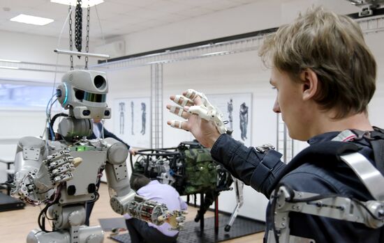 Testing FEDOR antropomorphic rescue robot