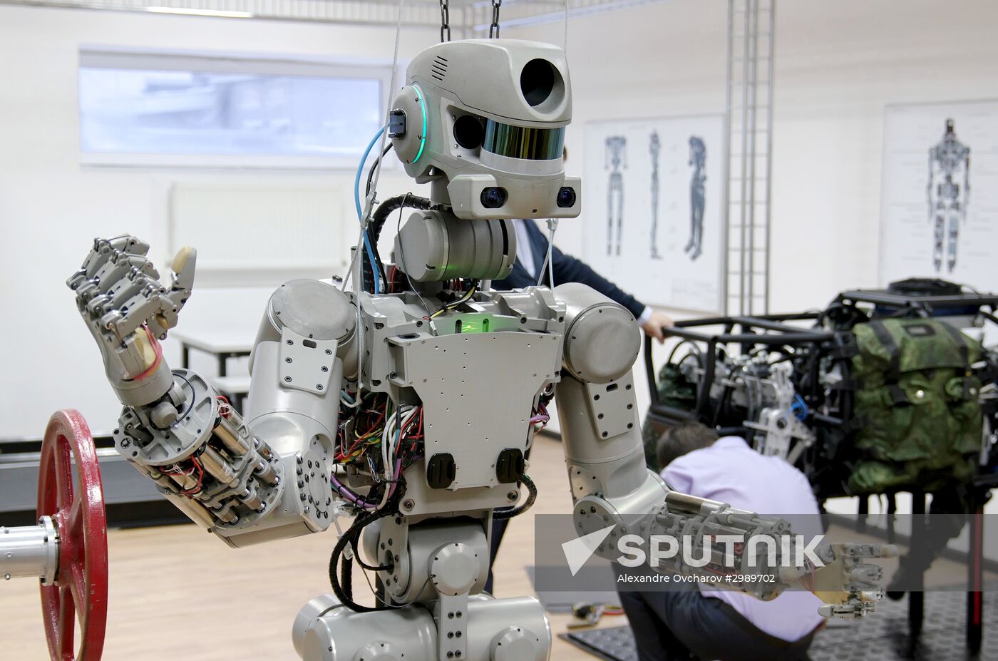 Testing FEDOR antropomorphic rescue robot