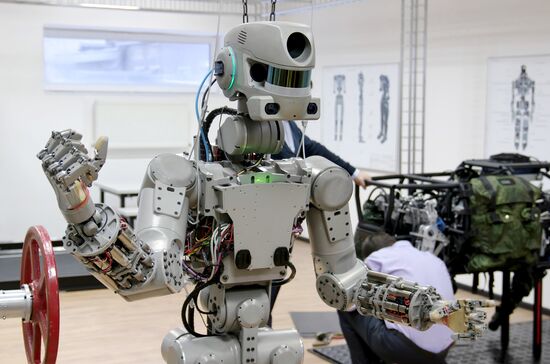 Testing FEDOR antropomorphic rescue robot