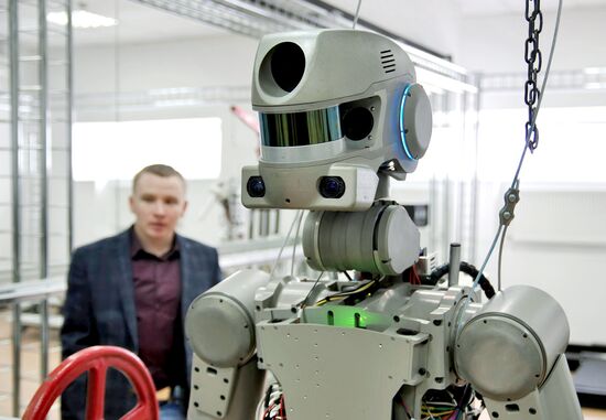 Testing FEDOR antropomorphic rescue robot